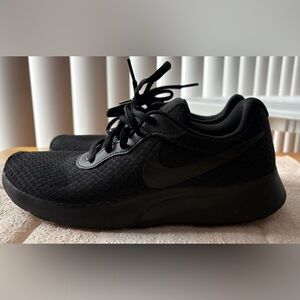 Women’s Nike sneakers. Size 8.